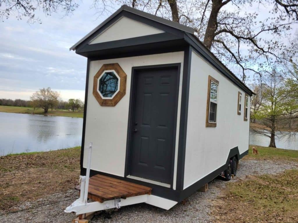 25' Tiny House On Wheels Is A Super Affordable Dwelling With A ...