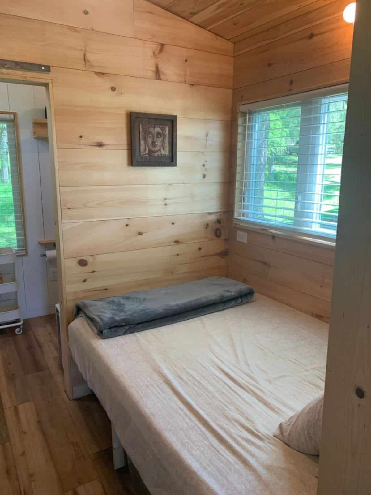 single bed in bedroom