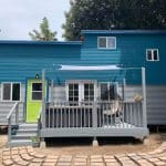 Featured Img of 32' Tiny Offgrid House Is Cute As a Button And Move-in Ready!