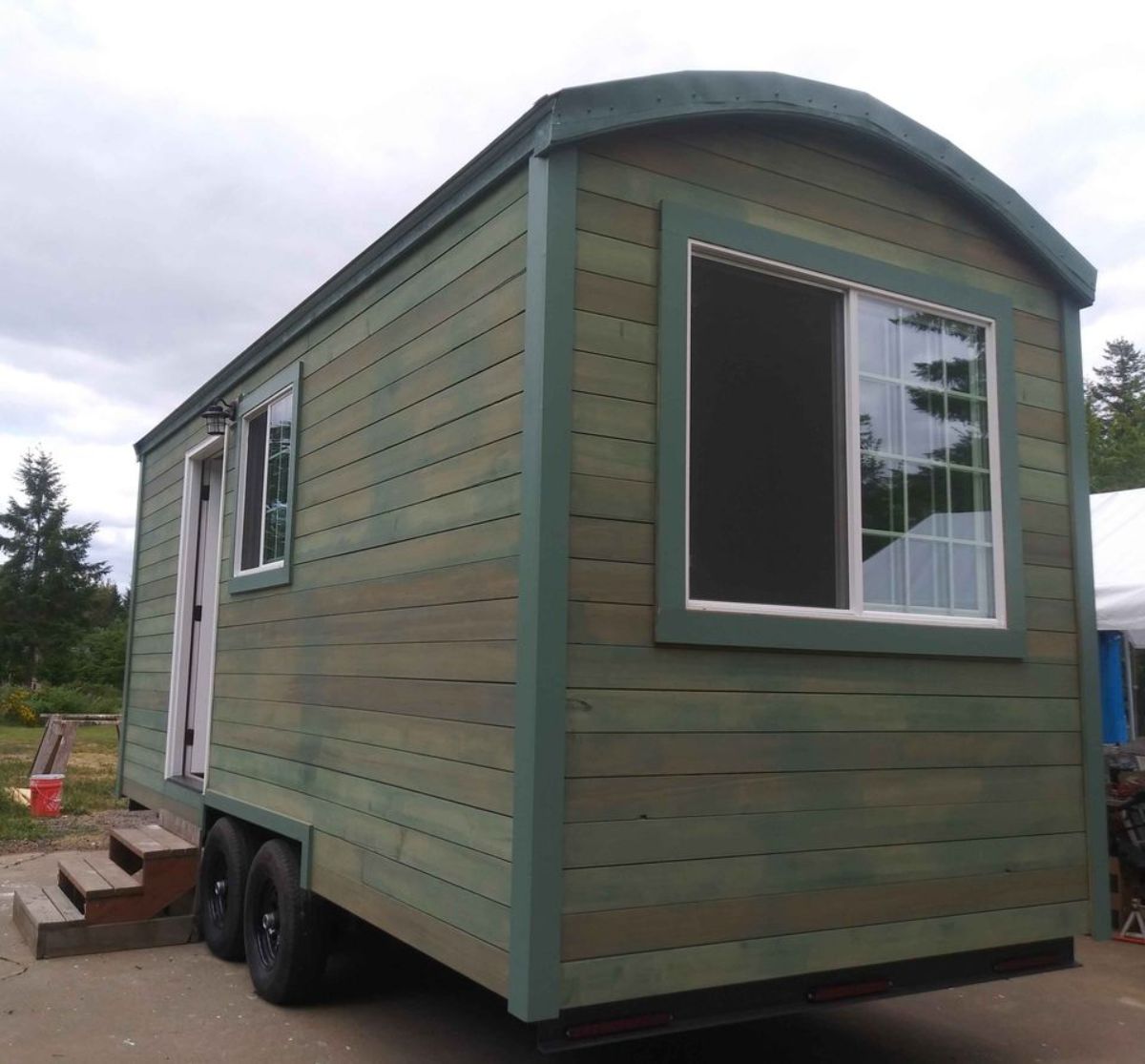 side view of 20’ cottage tiny house