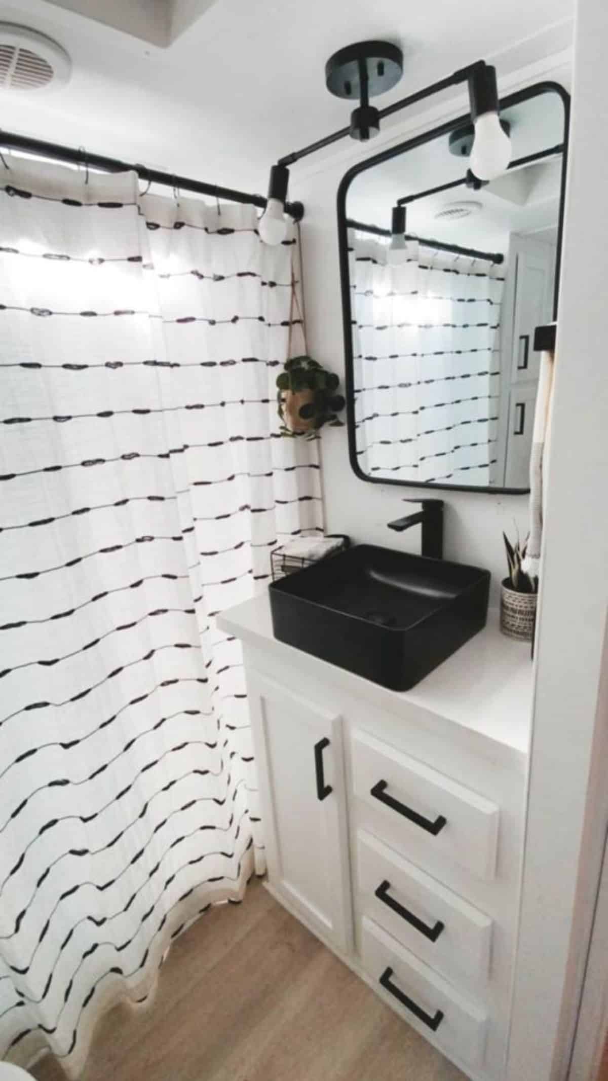 bathroom of 40' renovated tiny home has all the standard fittings