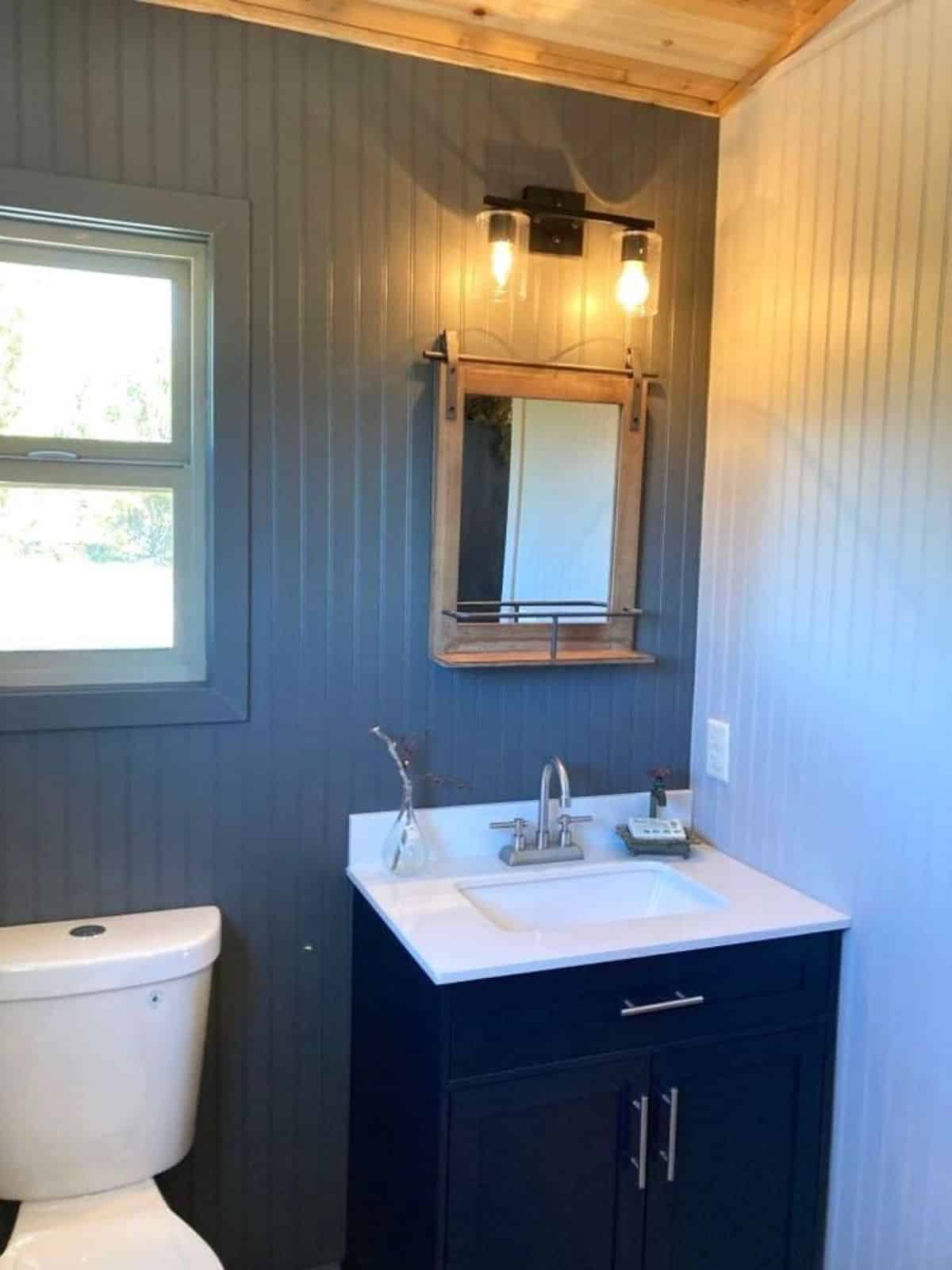 bathroom of custom mobile home has all the standard fittings