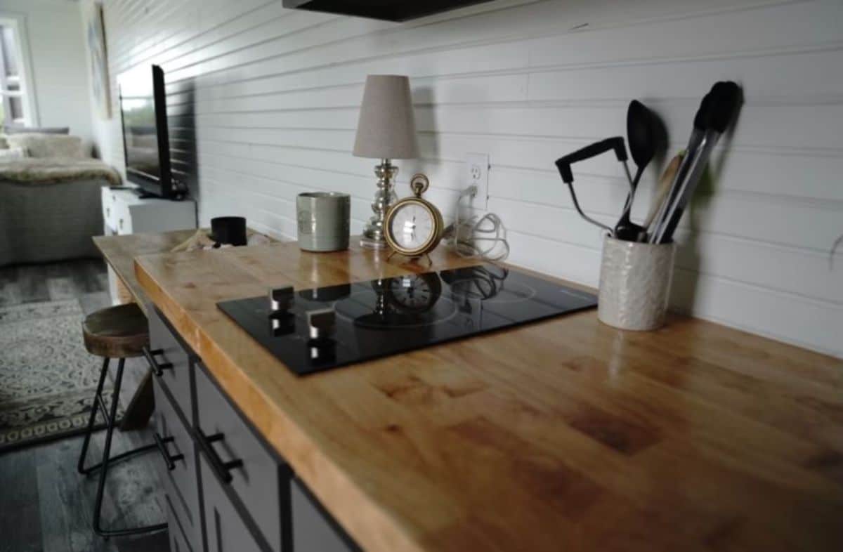 long countertop can be the dining area table