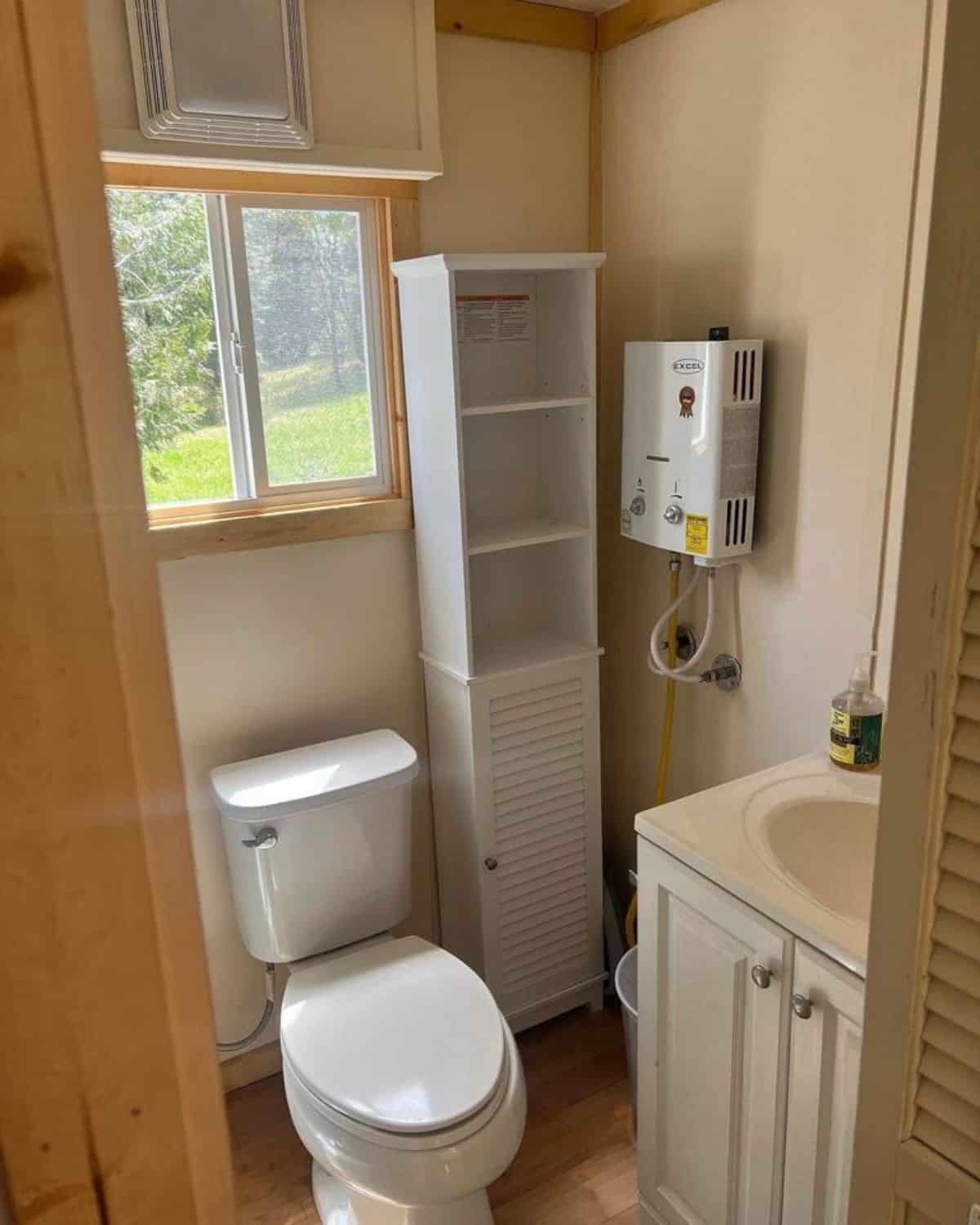 bathroom of beautiful tiny house has all the standard fittings