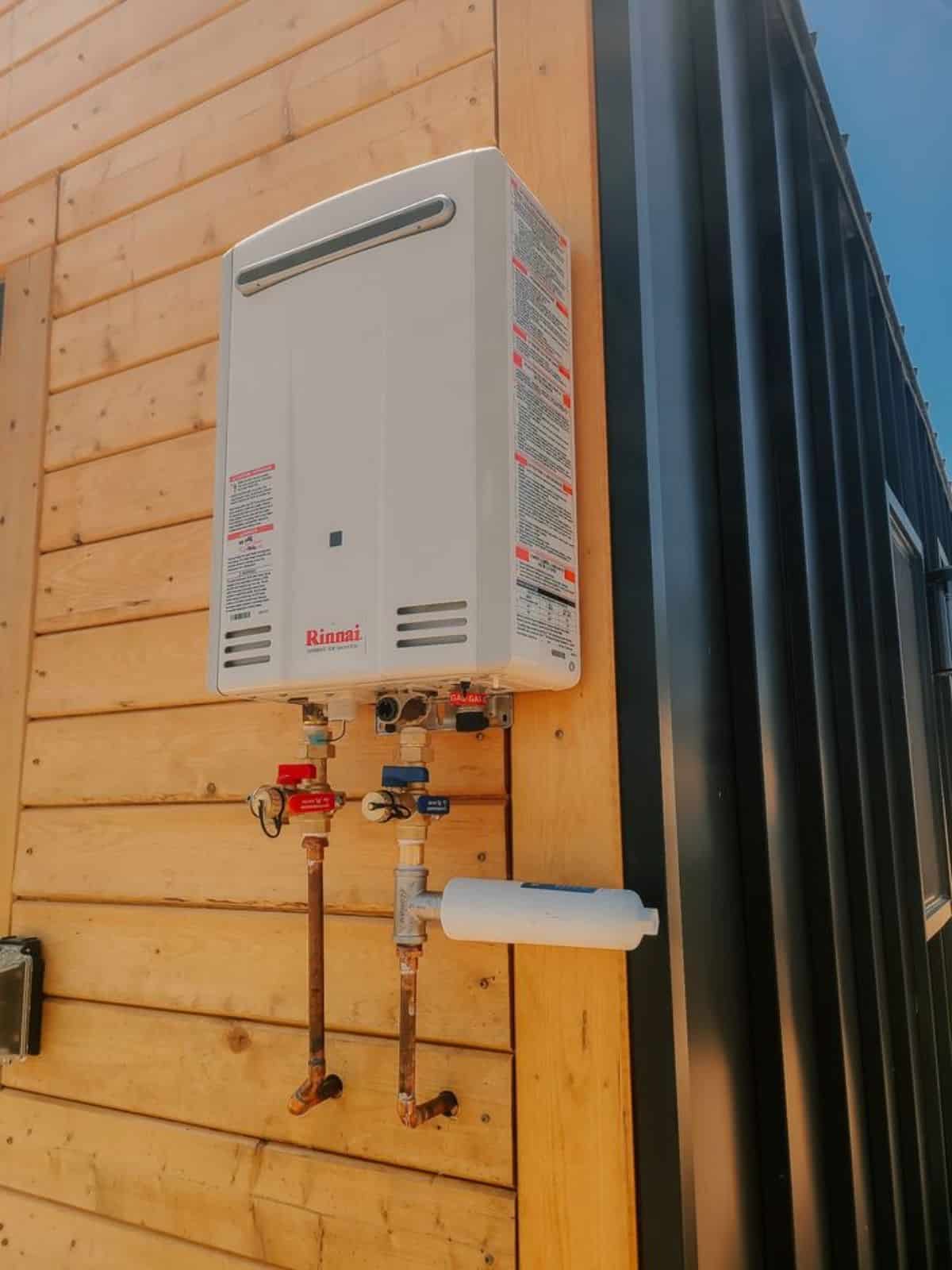 rinnai  water tank is installed outside the wall of 20’ tiny house on wheels