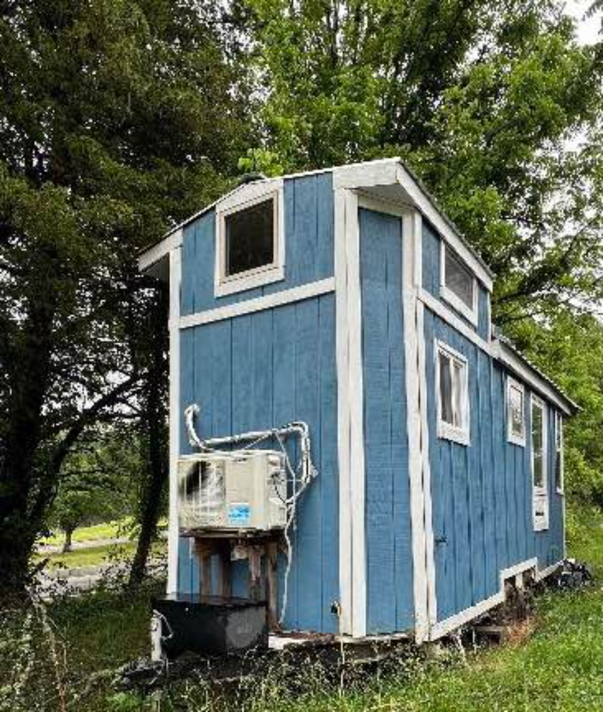 stunning blue exteriors of 1 bedroom tiny house