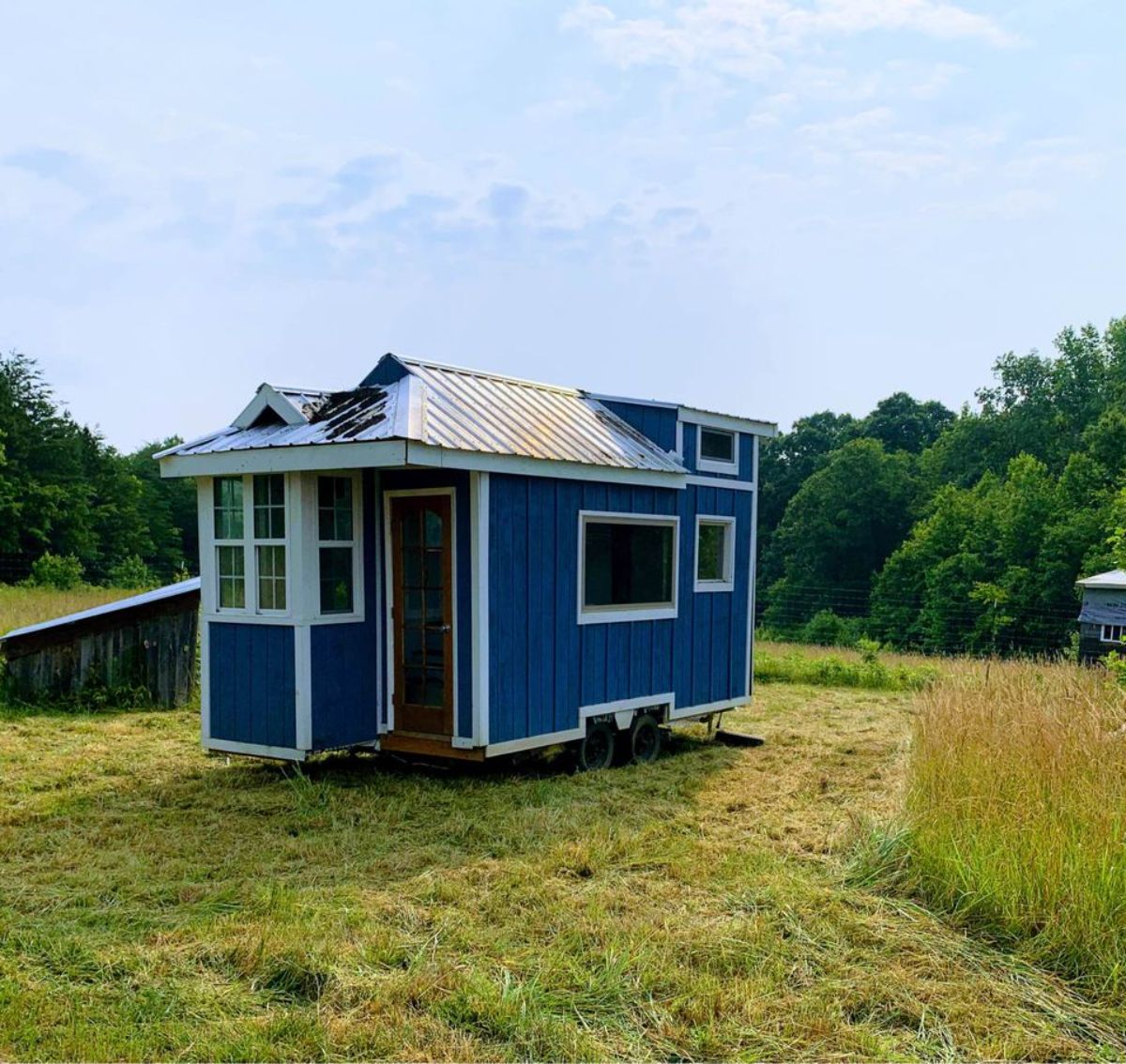 stunning 1 bedroom tiny house from outside