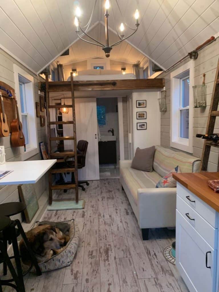 Furnished Tiny Home On Wheels Spans 24' - Doesn't Cost A Fortune ...