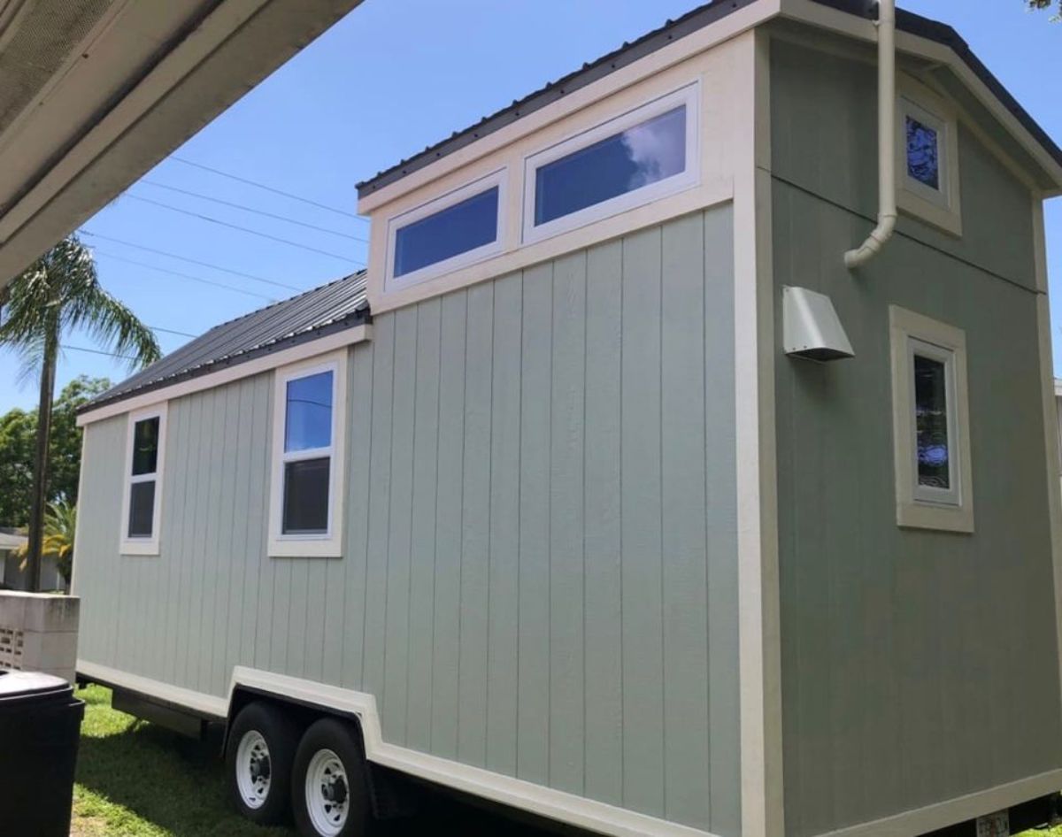 backside view of furnished tiny home from outside