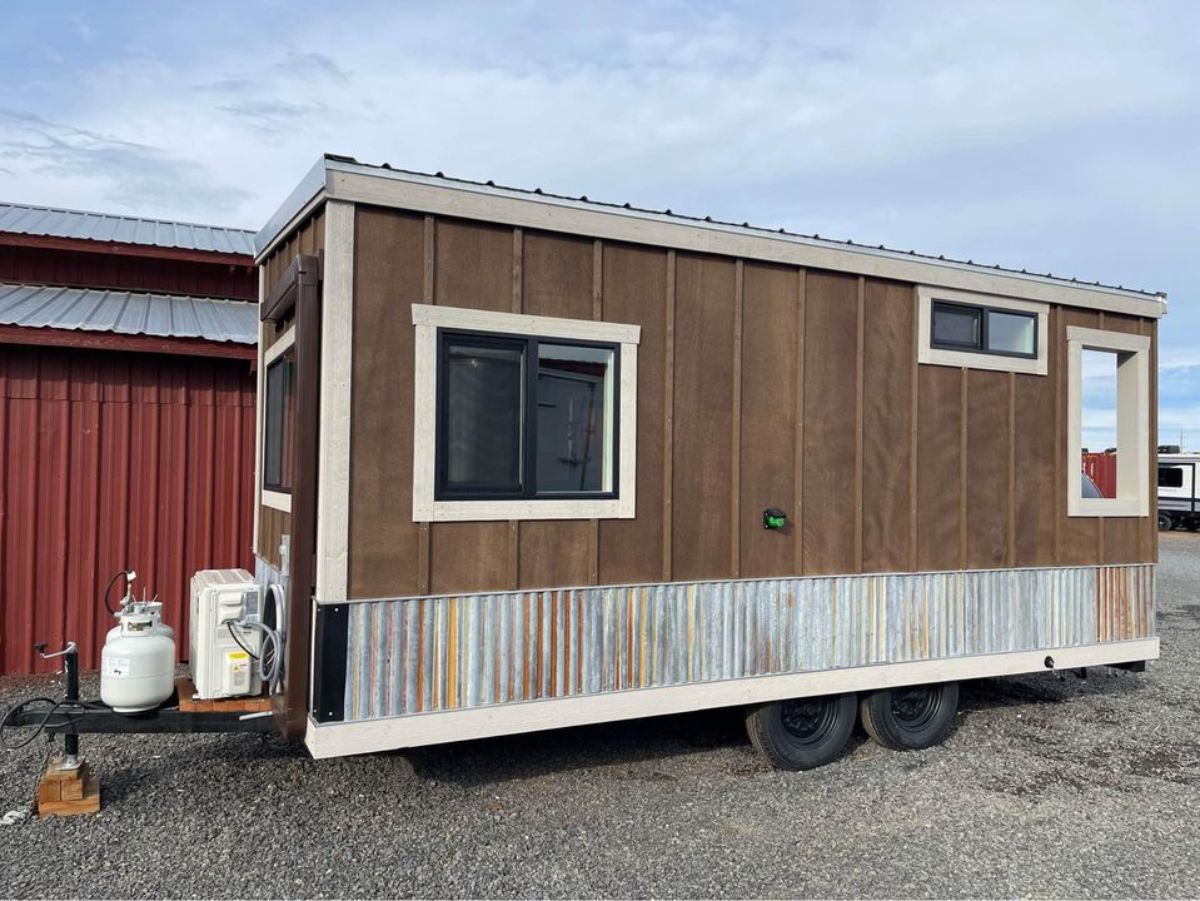 side view of 17' furnished tiny house