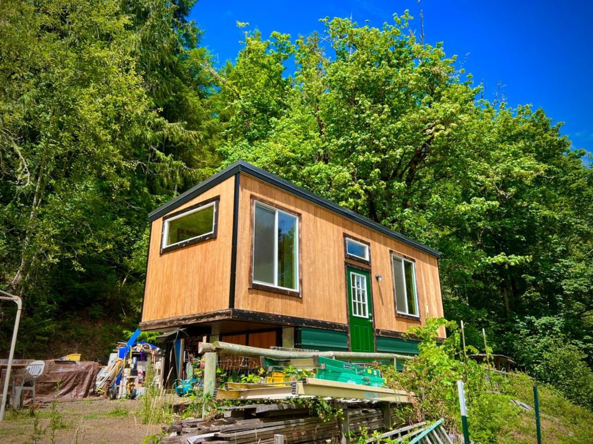 stunning 27' one bed tiny home from outside