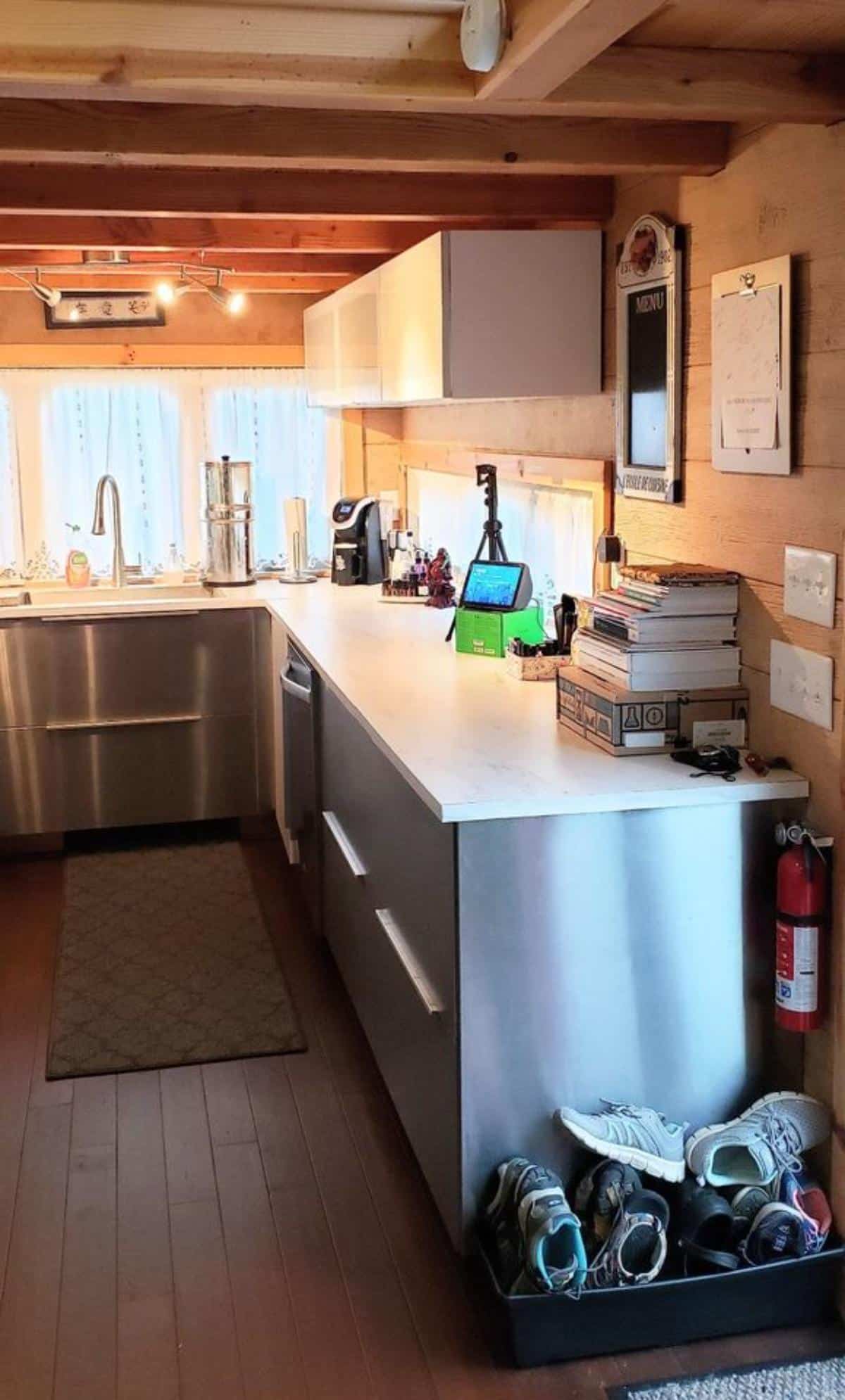 L shaped kitchen area of 36’ tiny home